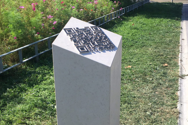 A Plainpalais, un QR code en mémoire d’un insoumis