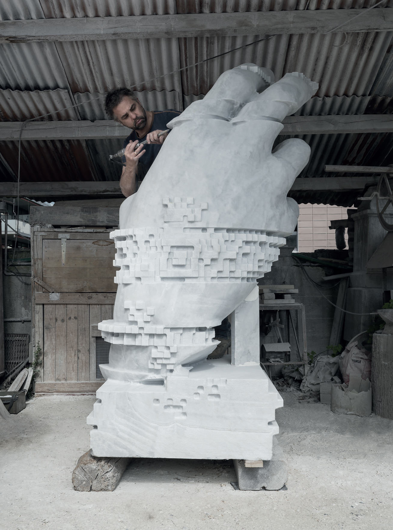 La main dans la tête